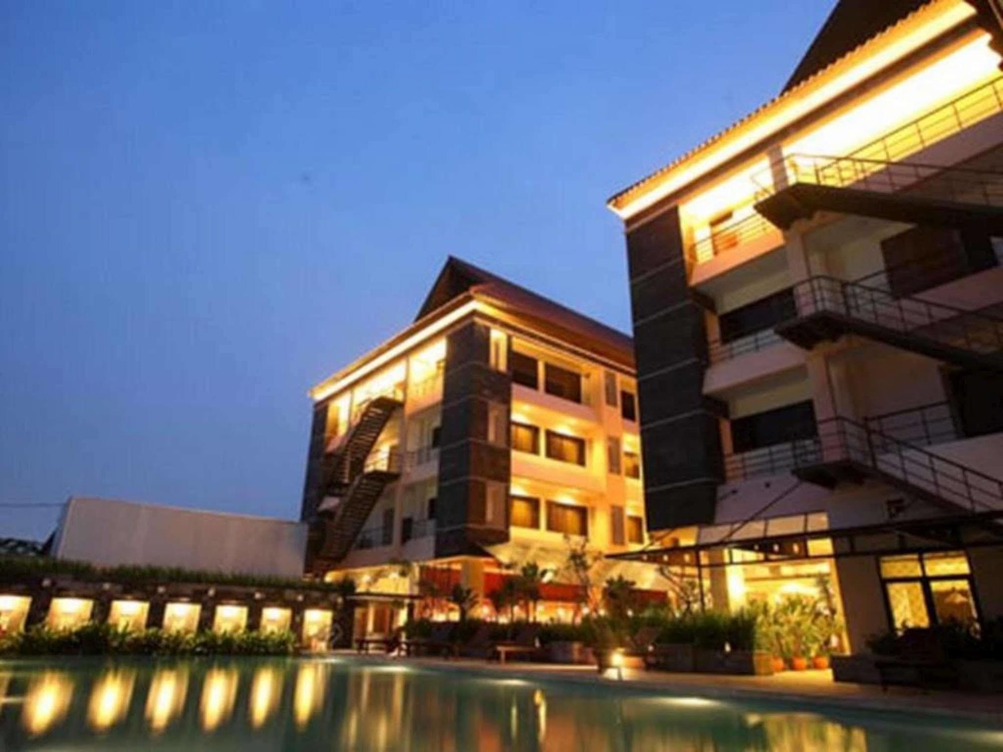 Bali World Hotel Bandung Exterior photo