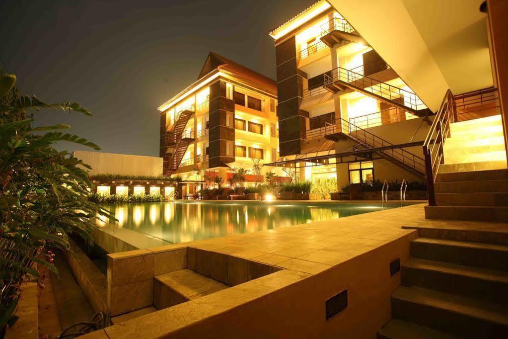 Bali World Hotel Bandung Exterior photo