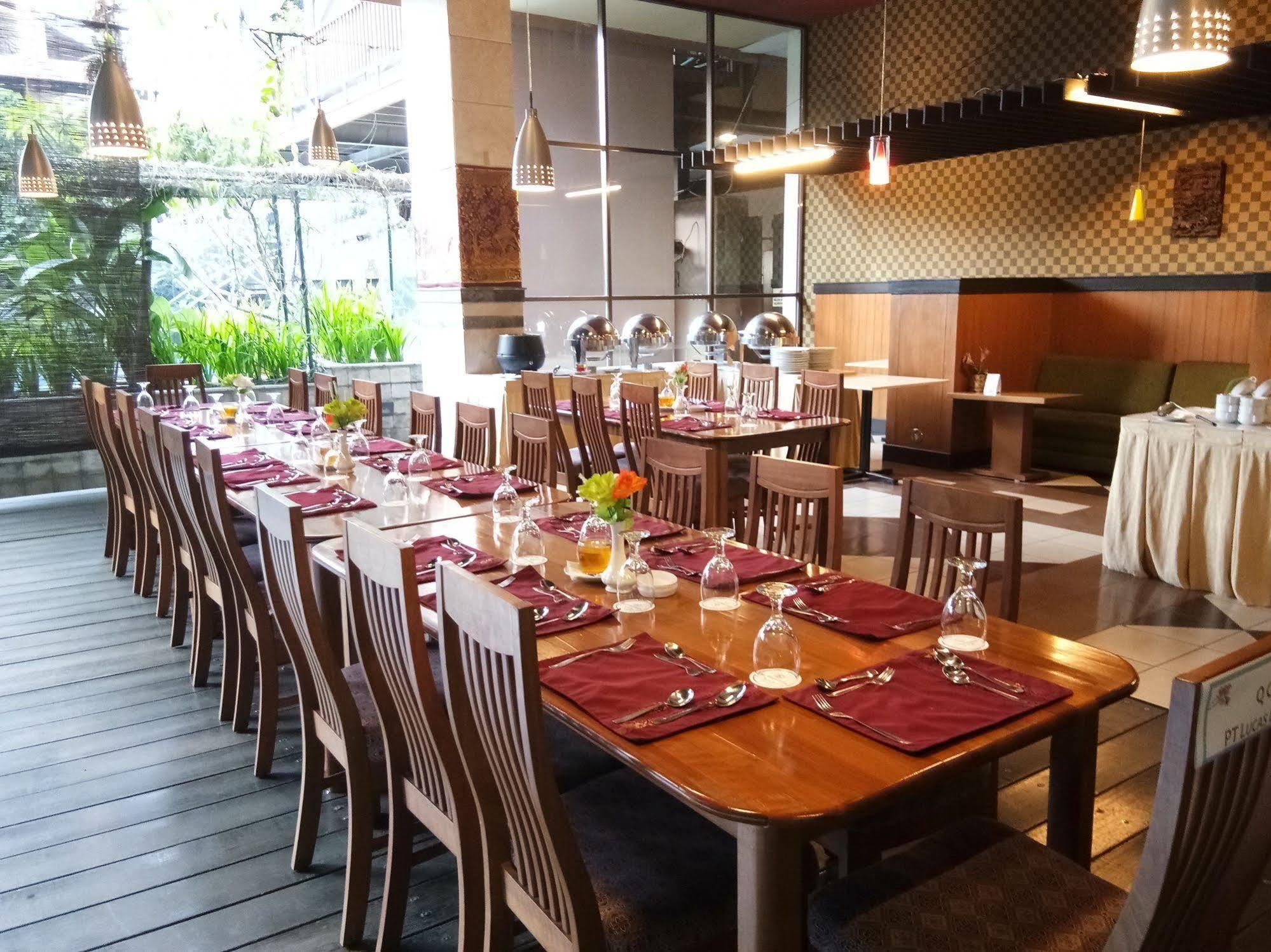 Bali World Hotel Bandung Exterior photo